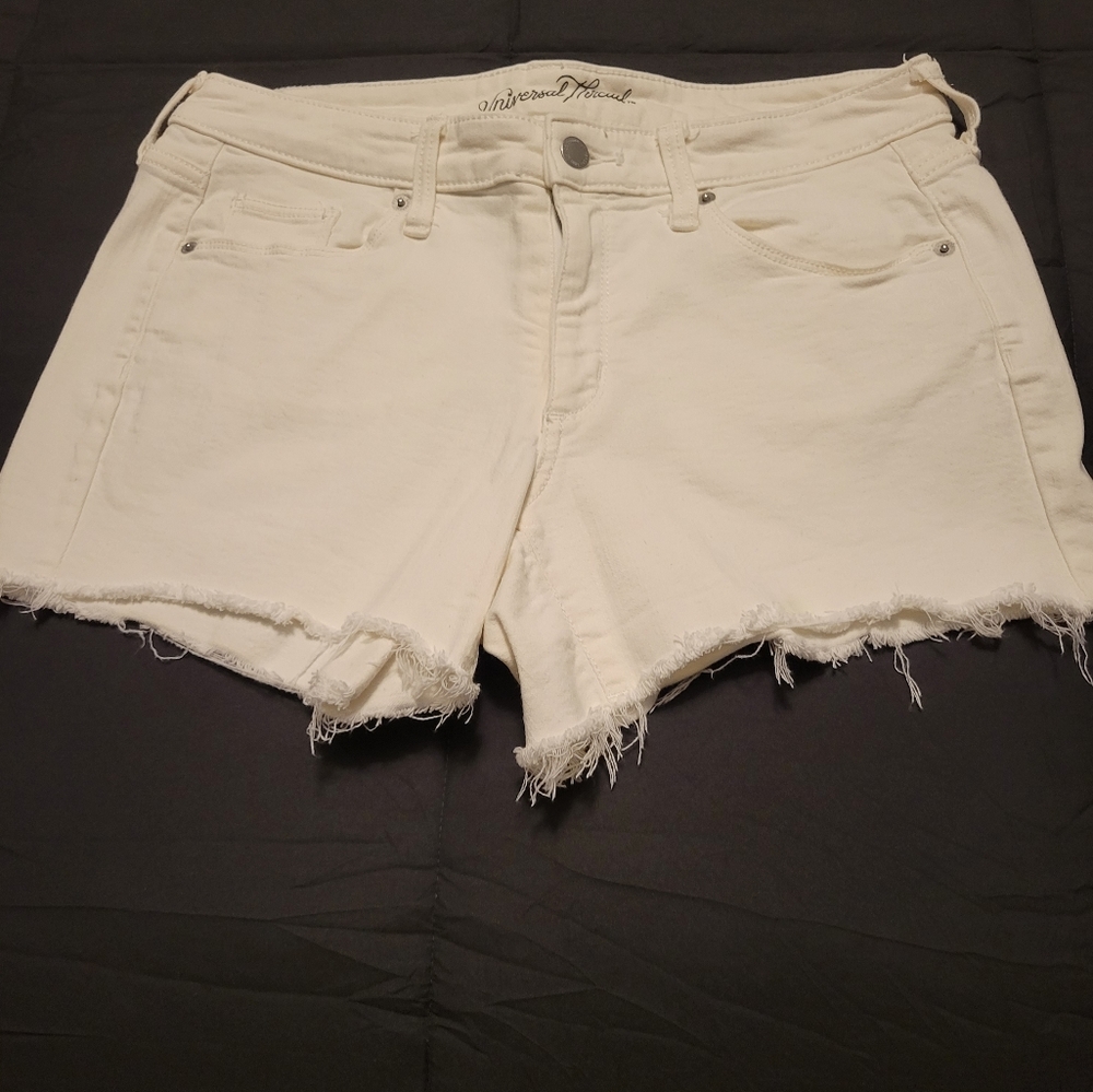Universal Thread women's shorts. White. Size 8/29